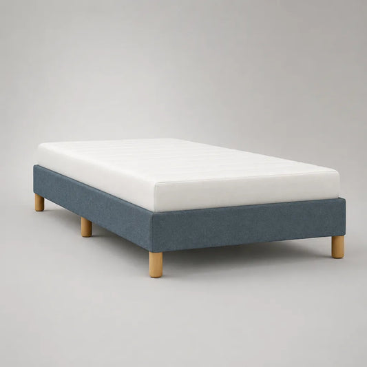 Polsterbettgestell ohne Kopfteil Blau/Natur 140 × 200 cm mit Polyesterbezug und Massivholzfüßen