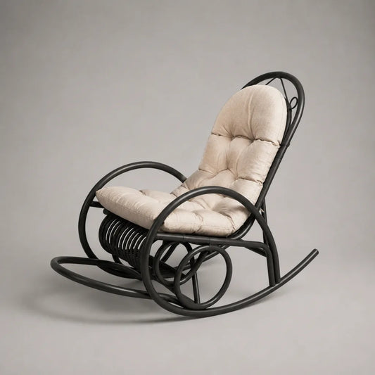 Schaukelstuhl aus lackiertem Rattan mit Polsterauflage, Beige und Schwarz, 105 × 63 × 100 cm